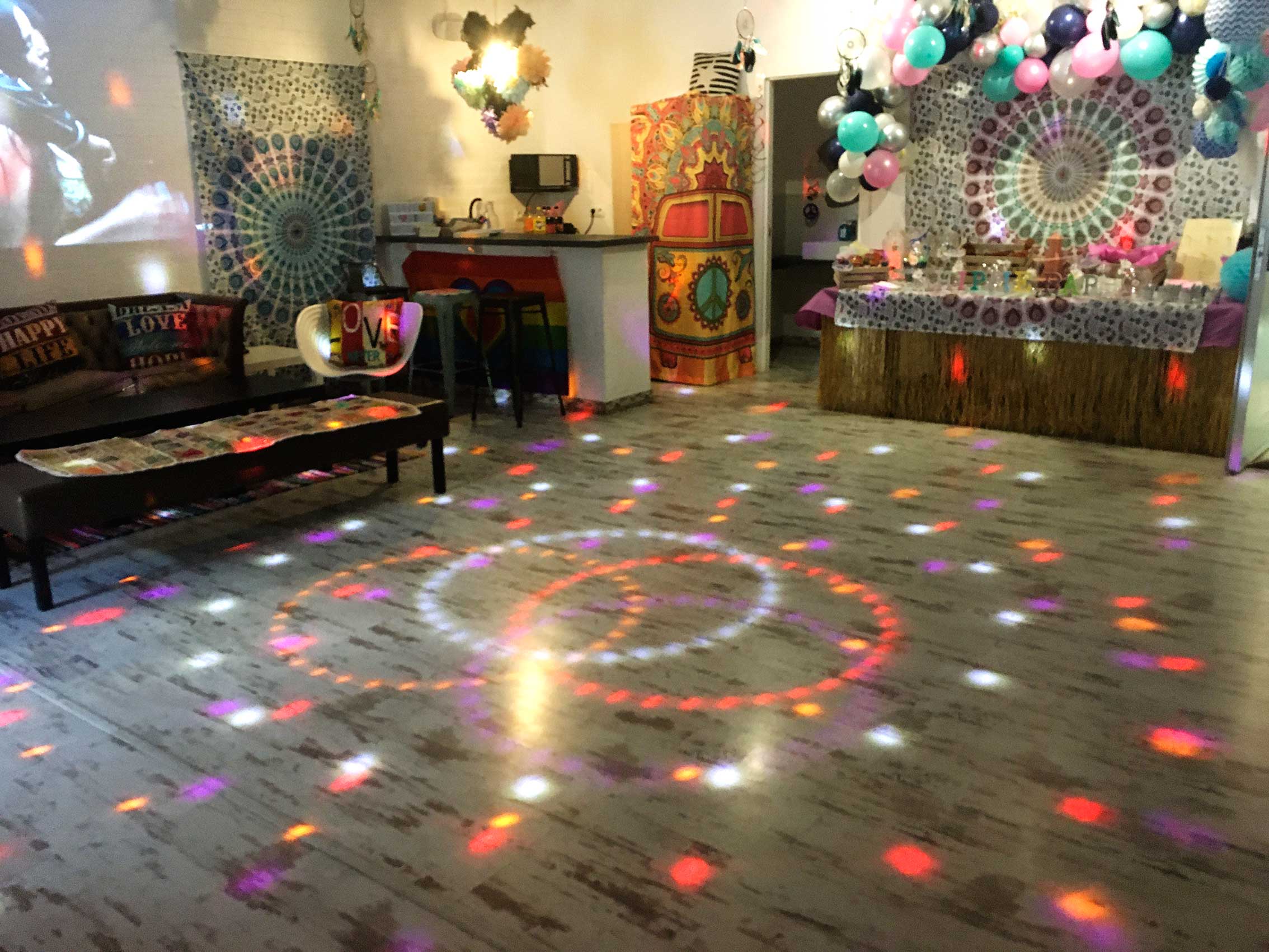 Sala preparada para fiesta sorpresa