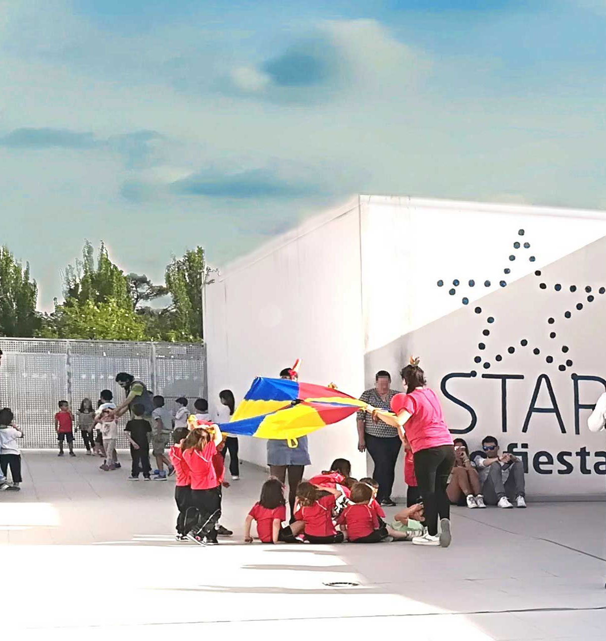 Niños jugando en Star de fiesta